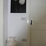 Oliver Wests Beautiful 1 Bedroom Retreat *