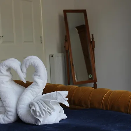 Oliver Wests Beautiful 1 Bedroom Retreat