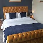 Oliver Wests Beautiful 1 Bedroom Retreat Apartment