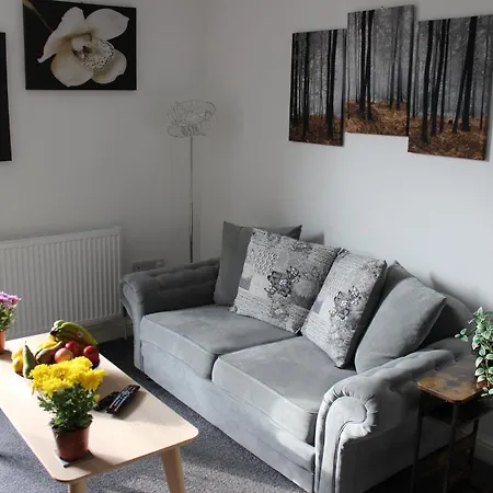 Oliver Wests Beautiful 1 Bedroom Retreat Apartment *
