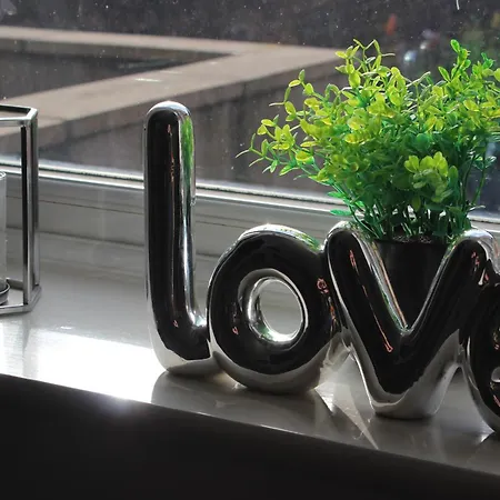 Oliver Wests Beautiful 1 Bedroom Retreat 아파트 *