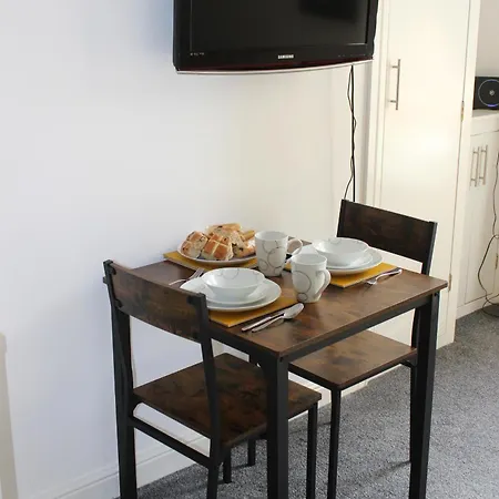 Oliver Wests Beautiful 1 Bedroom Retreat *