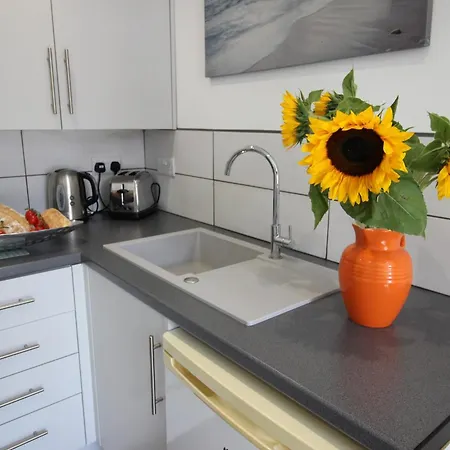 Oliver Wests Beautiful 1 Bedroom Retreat Scarborough