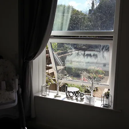 Oliver Wests Beautiful 1 Bedroom Retreat