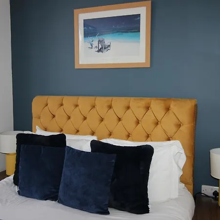 Oliver Wests Beautiful 1 Bedroom Retreat Apartment