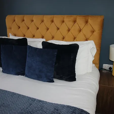 Oliver Wests Beautiful 1 Bedroom Retreat דירה