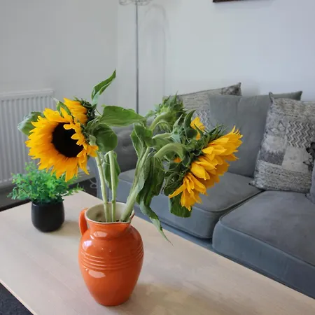 Oliver Wests Beautiful 1 Bedroom Retreat * Scarborough