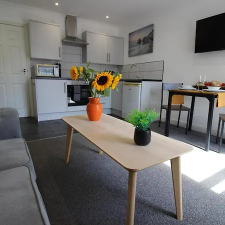 Oliver Wests Beautiful 1 Bedroom Retreat דירה *