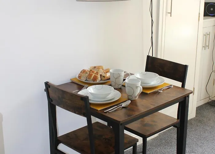 Oliver Wests Beautiful 1 Bedroom Retreat *