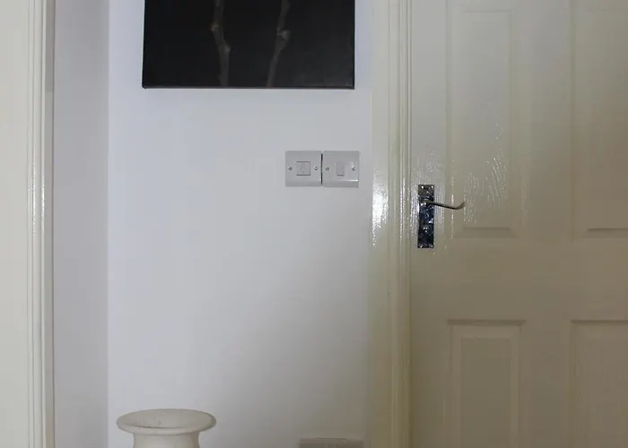 Oliver Wests Beautiful 1 Bedroom Retreat *